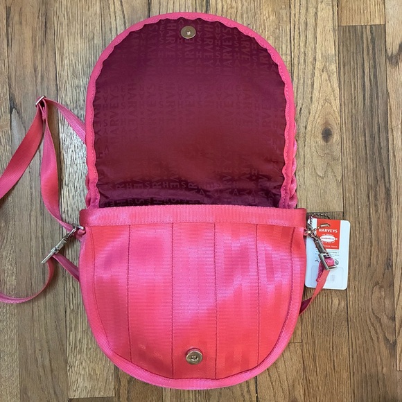 Harvey’s Seatbelt Grapefruit Sophia Saddle Bag Crossbody - Picture 6 of 8